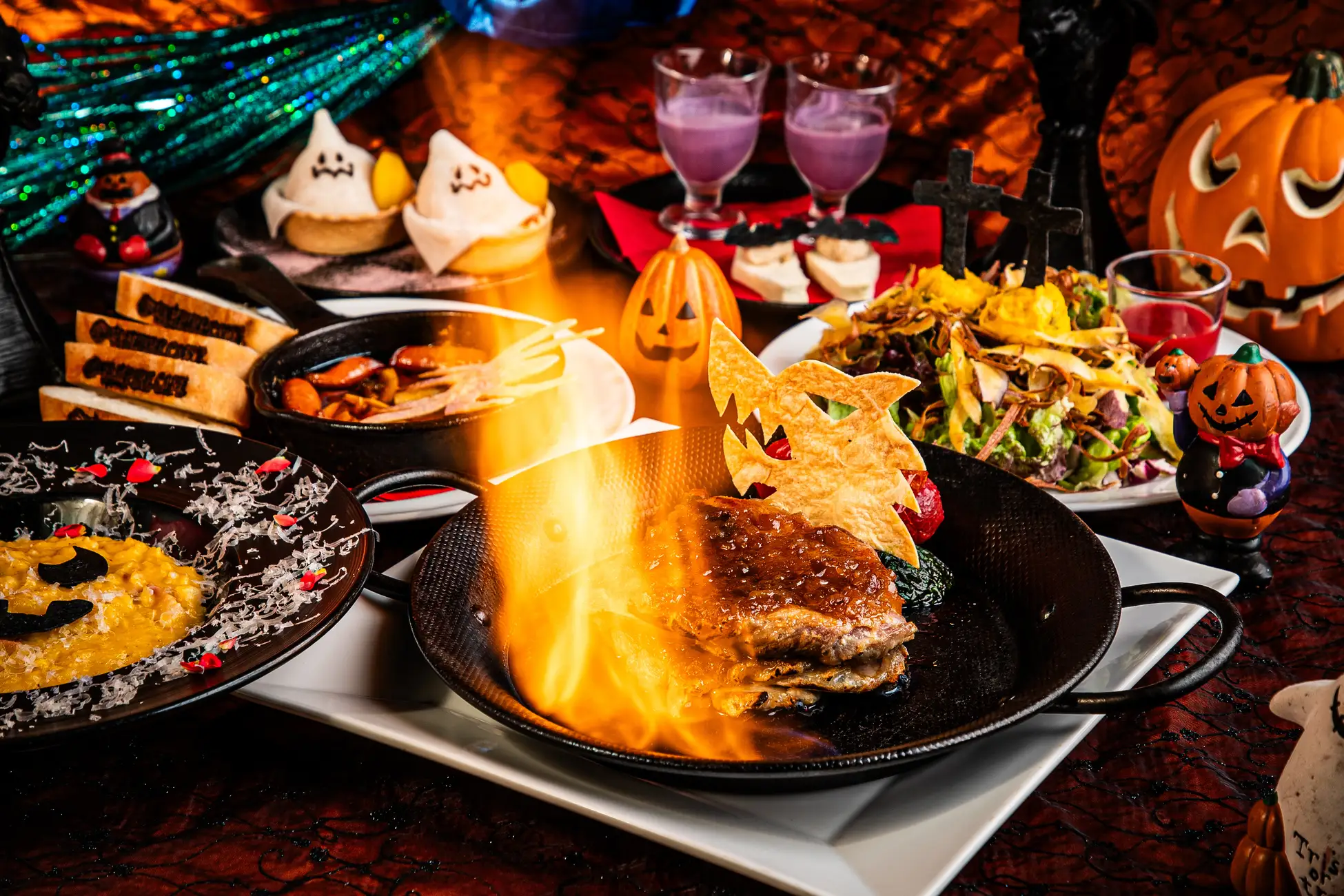 銀座「VAMPIRE CAFE」でハロウィン限定コース！呪文や火柱の演出も